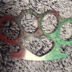Red and Green Resign Knuckle Duster